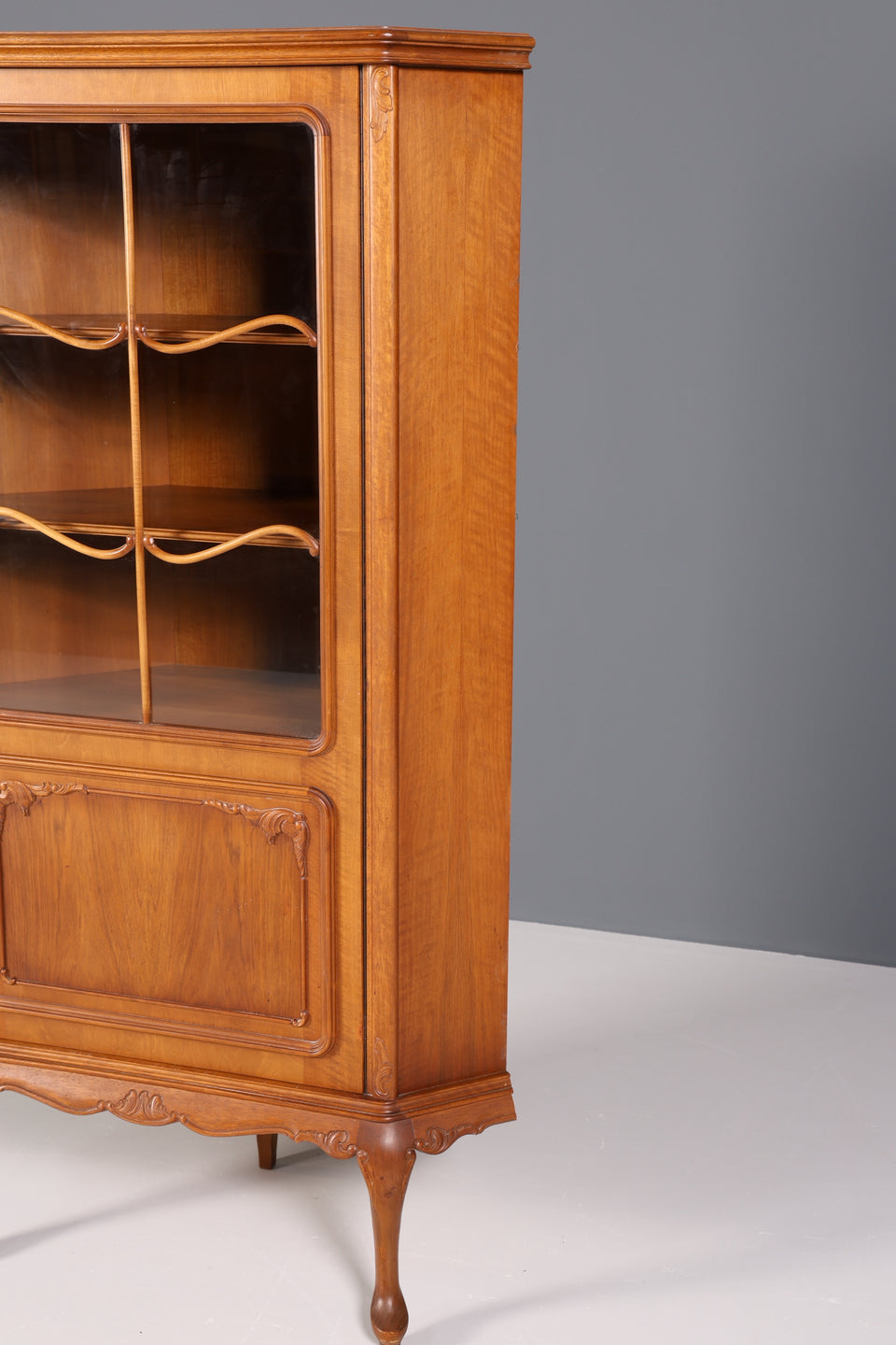 Wunderschöne Chippendale Eckvitrine Regal echt Holz Schrank 60s