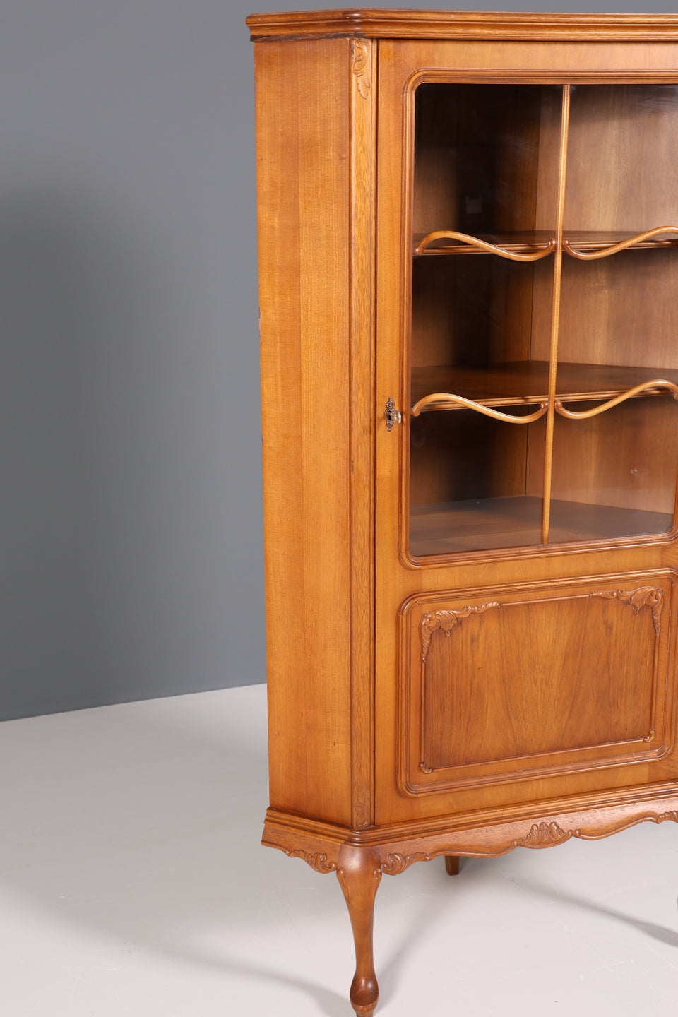 Wunderschöne Chippendale Eckvitrine Regal echt Holz Schrank 60s