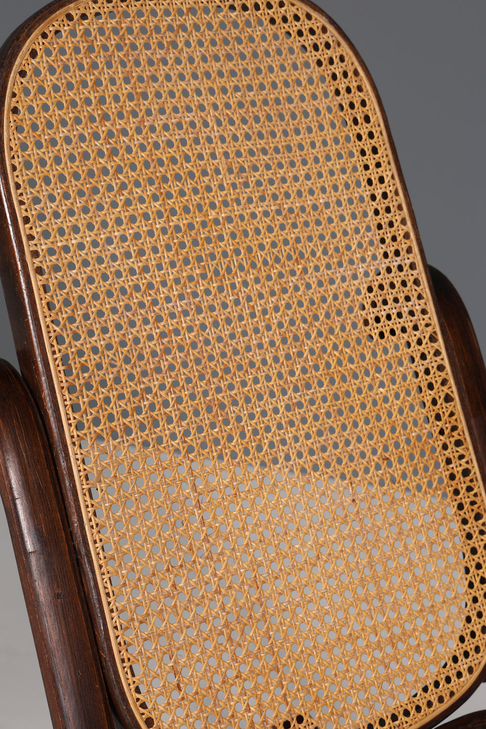 Wunderschöner Schaukelstuhl Bugholz Stuhl Korbgeflecht Sessel massiv Holz