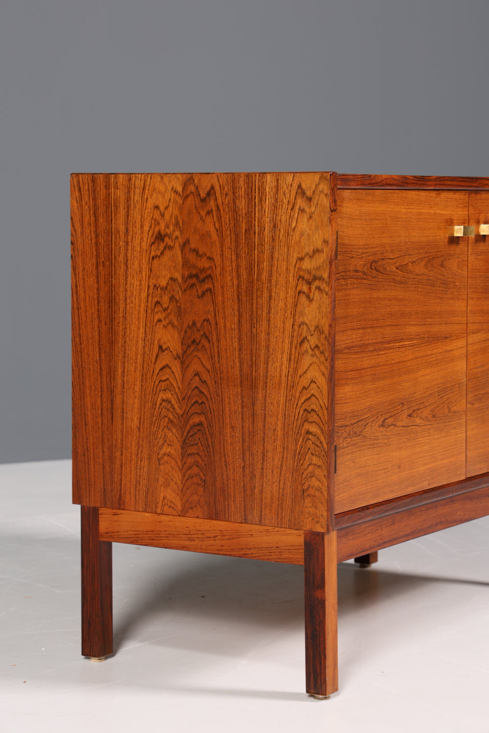 Traumhafte Mid Century Palisander Holz Kommode Danish Schrank 1 von 2