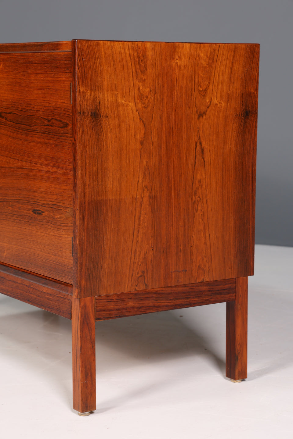 Traumhafte Mid Century Palisander Holz Kommode Danish Schrank 2 von 2