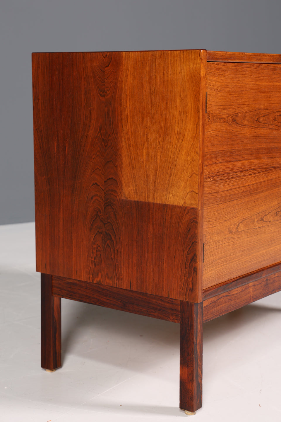 Traumhafte Mid Century Palisander Holz Kommode Danish Schrank 2 von 2