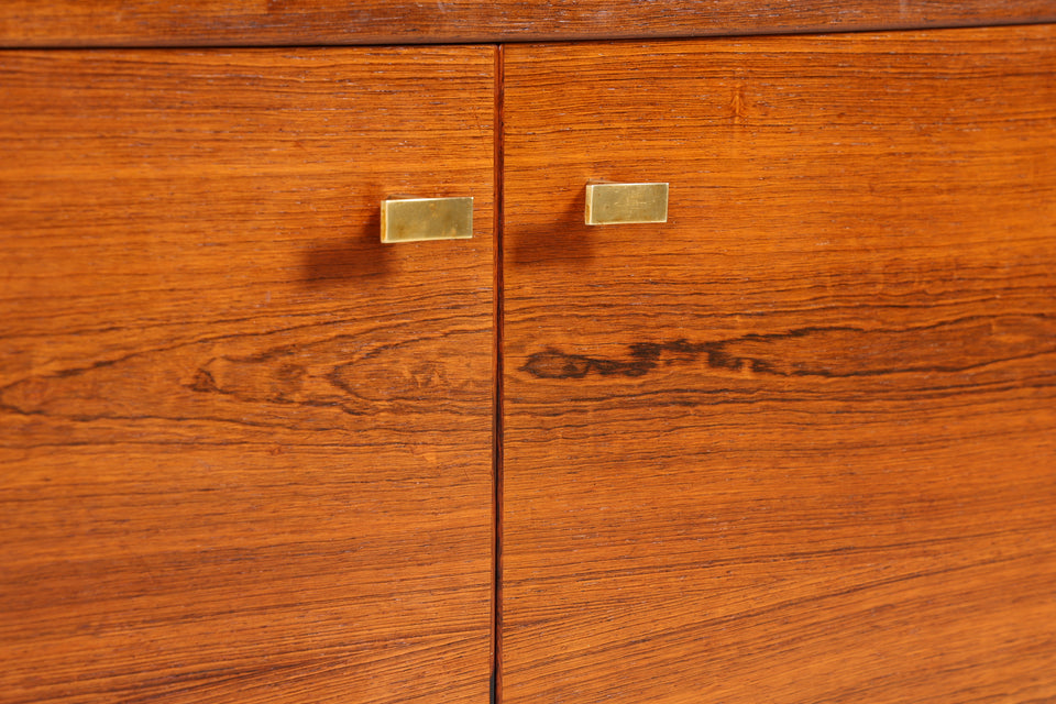 Traumhafte Mid Century Palisander Holz Kommode Danish Schrank 2 von 2