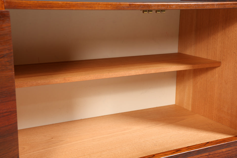 Traumhafte Mid Century Palisander Holz Kommode Danish Schrank 2 von 2