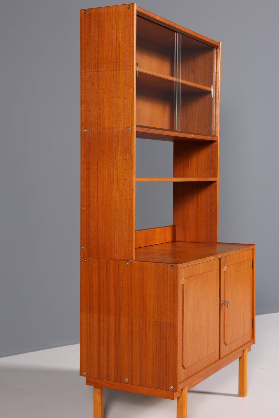 Schlichtes Mid Century Regal Vintage Schrank Danish Design Kommode