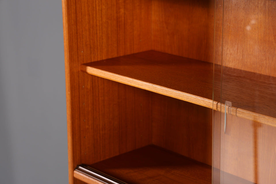 Schlichtes Mid Century Regal Vintage Schrank Danish Design Kommode