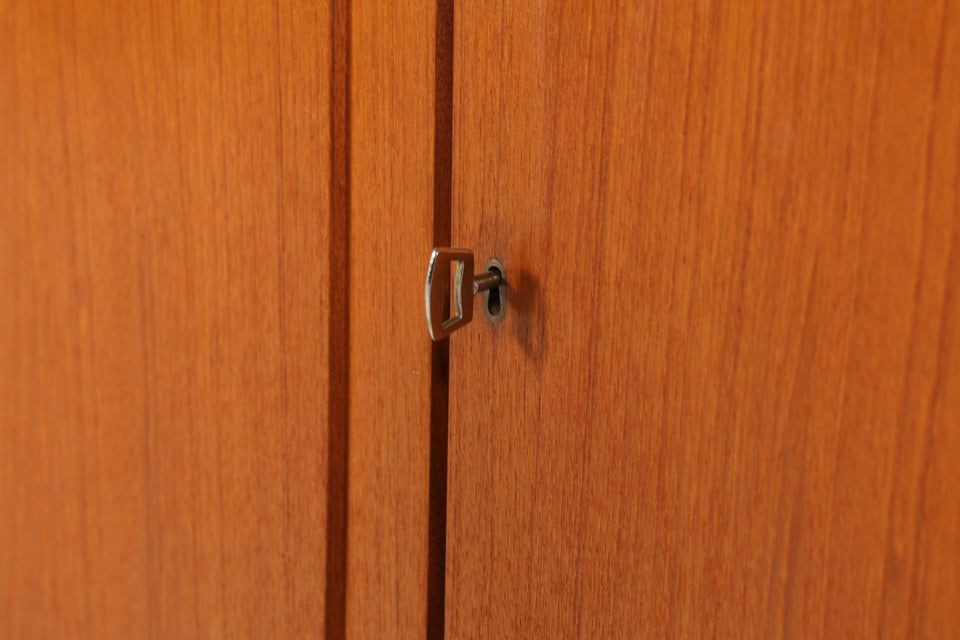 Schlichtes Mid Century Regal Vintage Schrank Danish Design Kommode