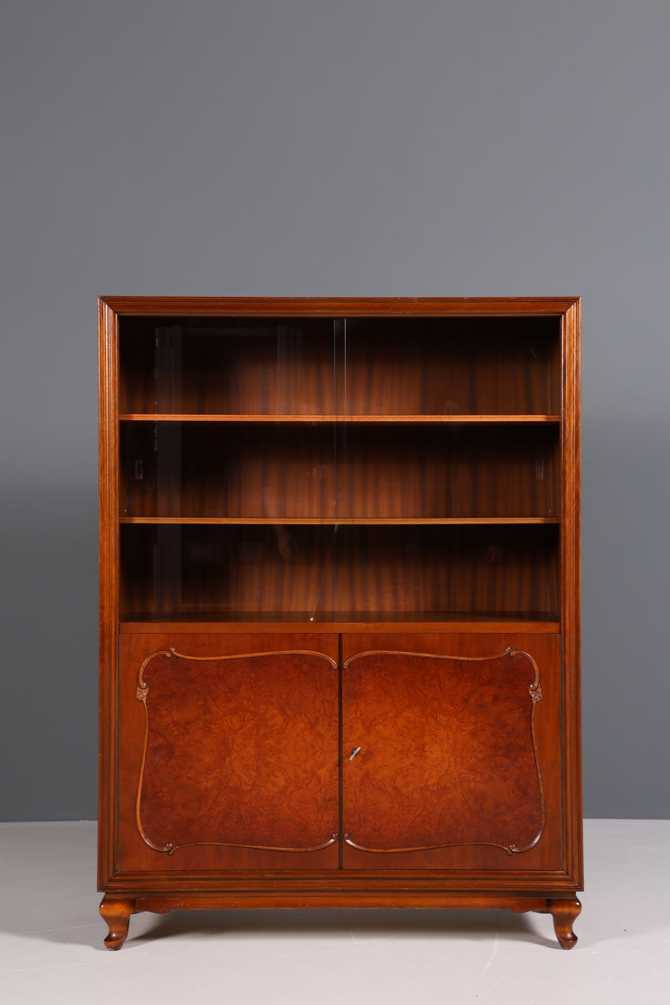 Stilvolle Chippendale Vitrine Regal Schrank Englisch Bücherregal 1 von 2