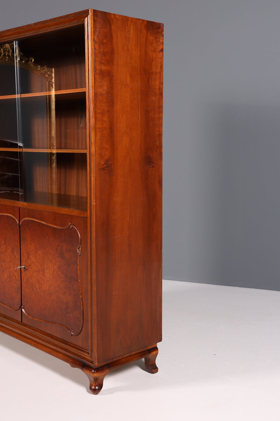 Stilvolle Chippendale Vitrine Regal Schrank Englisch Bücherregal 1 von 2