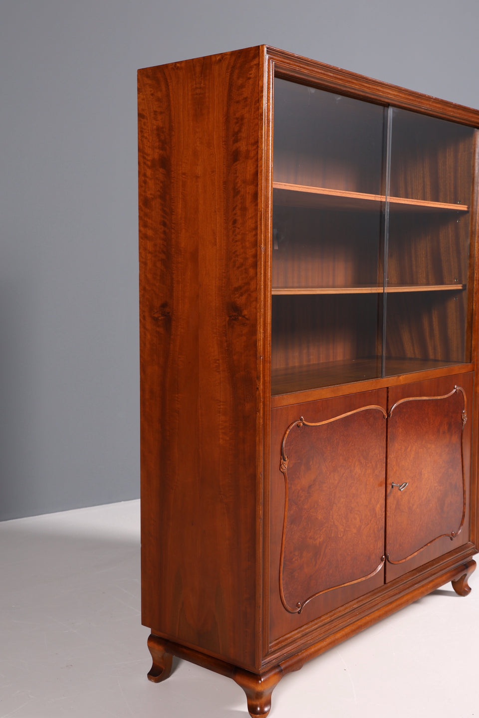 Stilvolle Chippendale Vitrine Regal Schrank Englisch Bücherregal 1 von 2