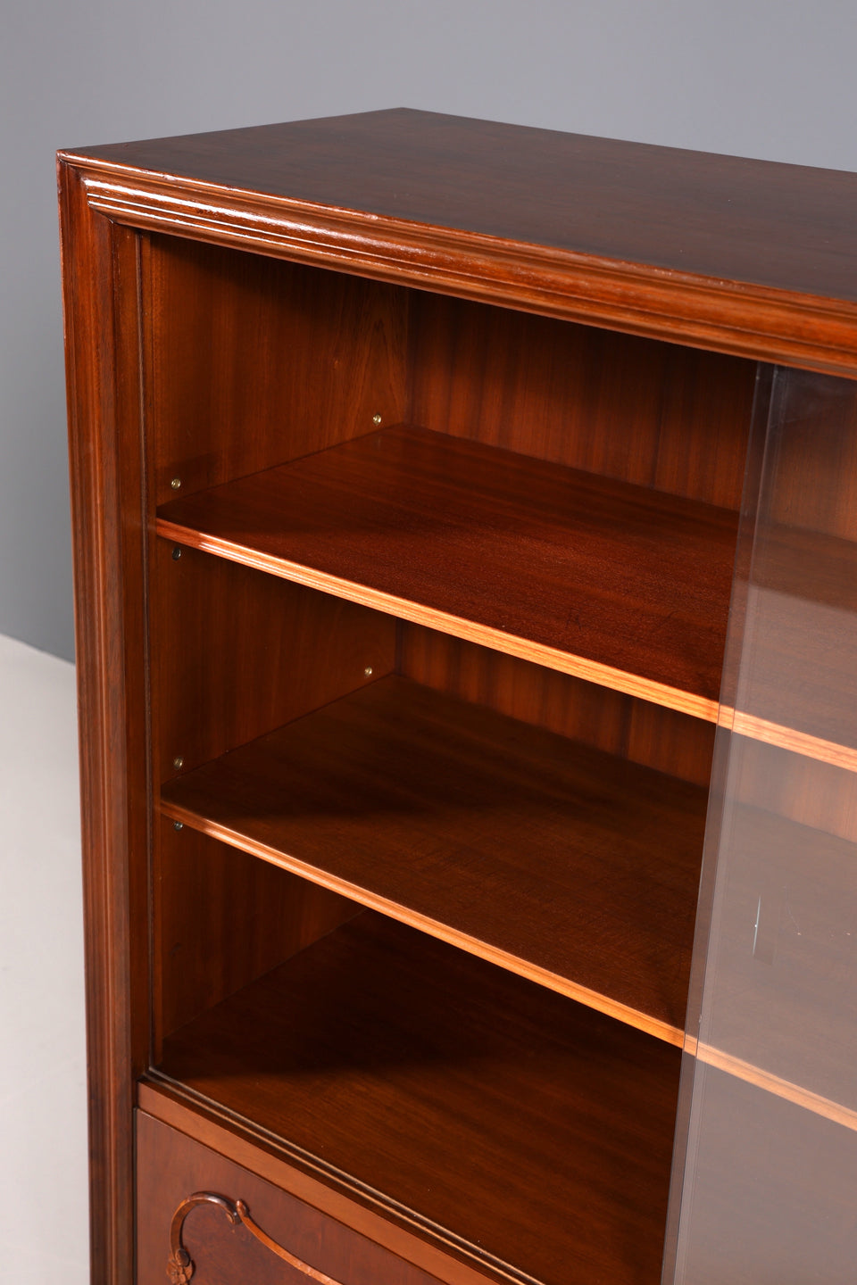 Stilvolle Chippendale Vitrine Regal Schrank Englisch Bücherregal 1 von 2