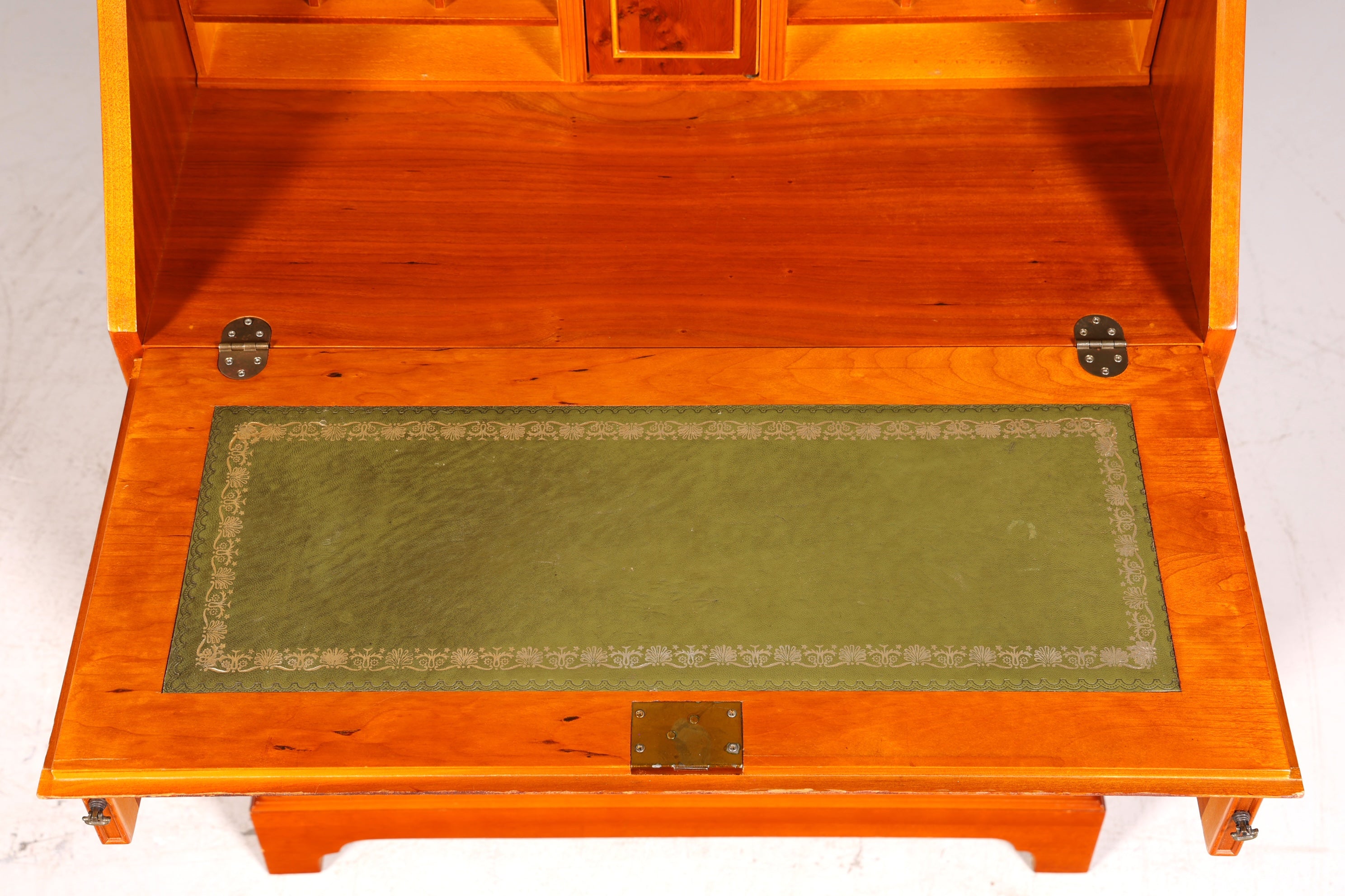 Wunderschöner Englischer Sekretär Eibe Schreibkommode Antik Stil Kommode UK Schreibtisch