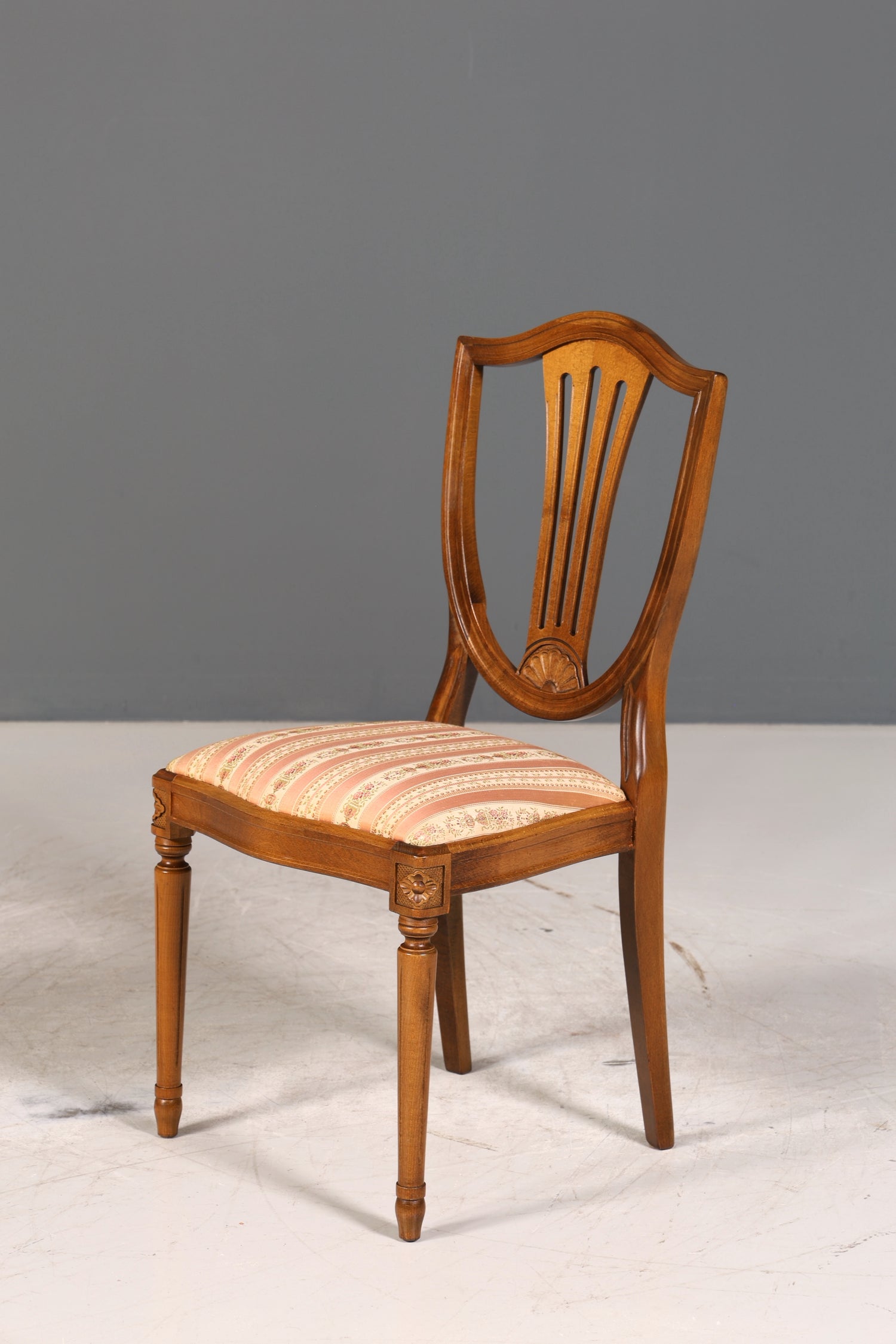 4x Traumhafte Stühle im Gustavianischer Stil Englisch Stil Küchenstühle Antik Stil Esszimmer Stuhl Set