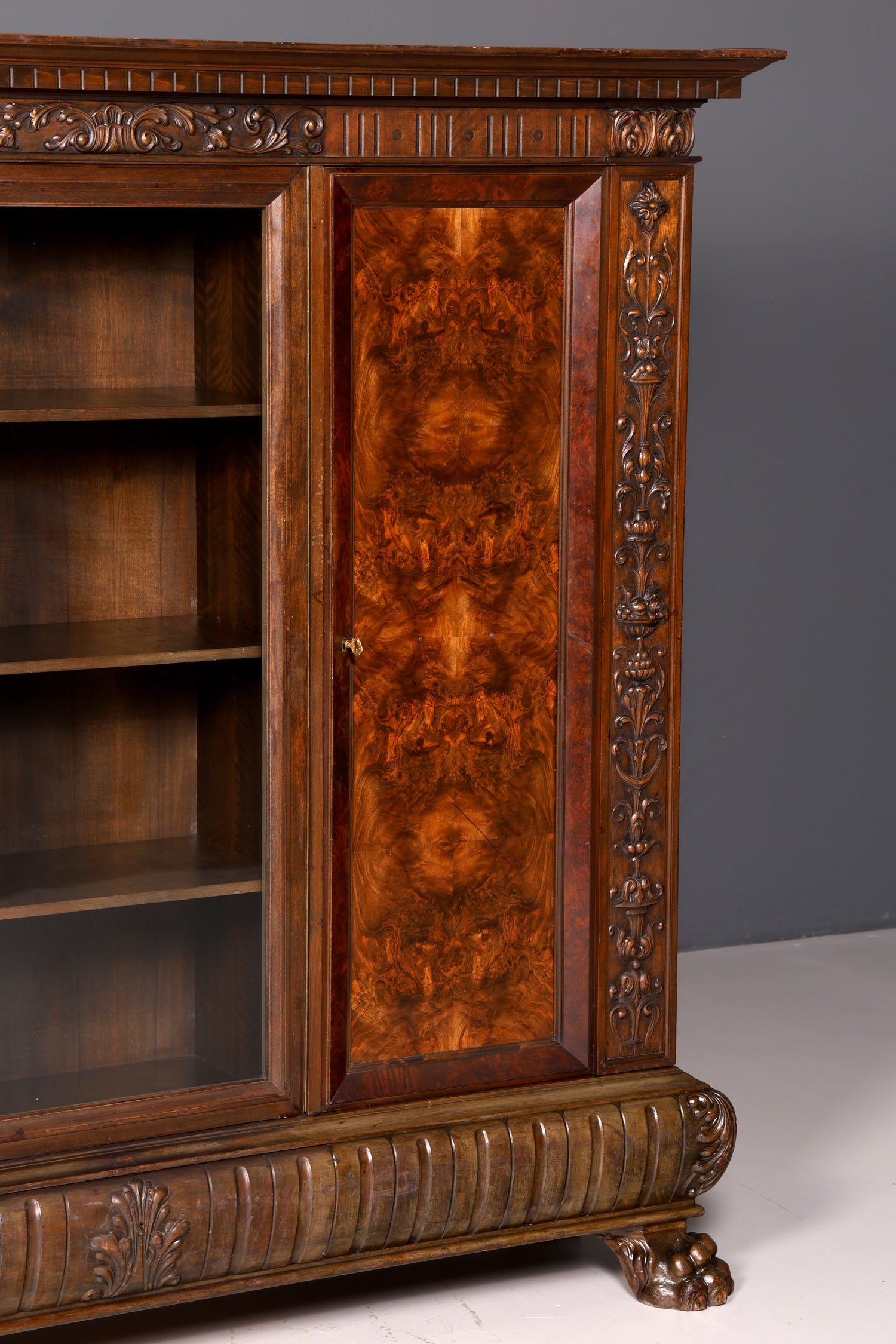 Beeindruckender Neorenaissance Bücherschrank Gründerzeit Vitrine Herrenzimmer Buffet Schrank Antik Massivholz