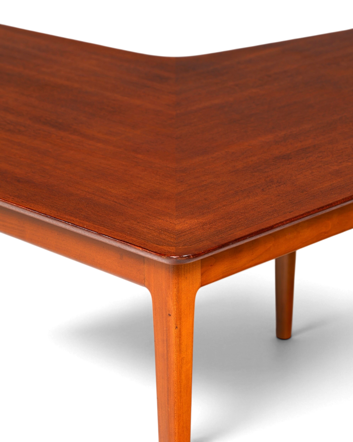 Hauptstadt Möblerei Mid-Century Couchtisch aus Holz mit eleganter Eckform im Vintage 70er Jahre Design