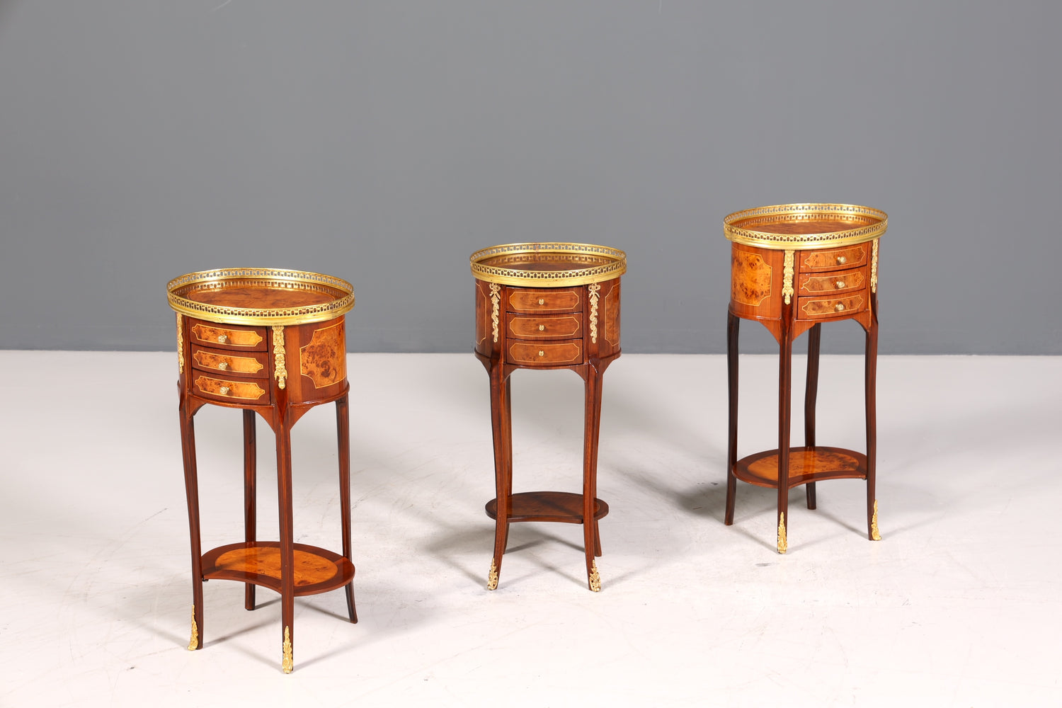 Edler Barock Louis XV Stil Beistelltisch Ablagetisch massiv Kommode Antik Stil