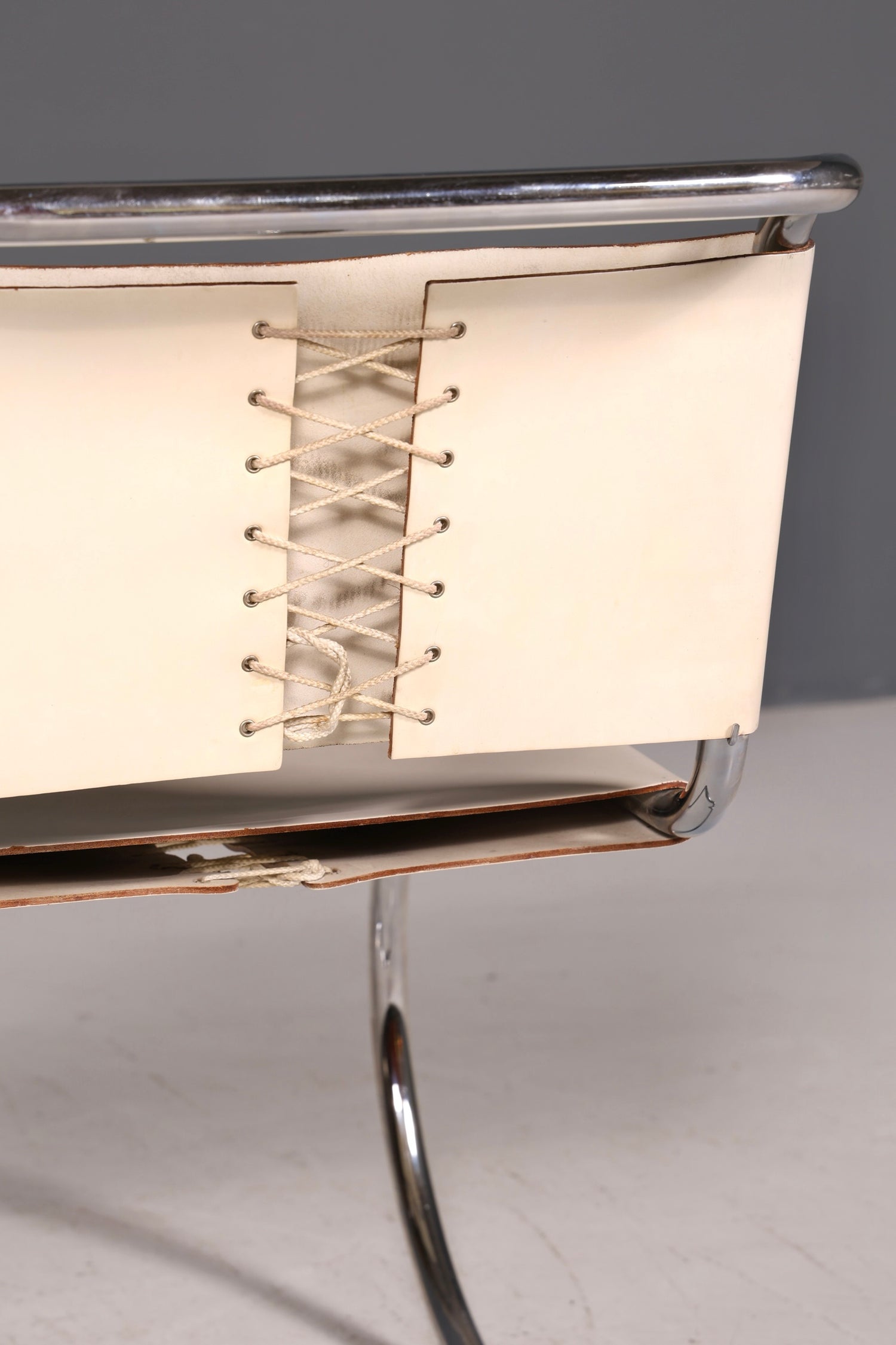 Edler Original Knoll International Freischwinger Stuhl MR Chair Mies van der Rohe Chrom Leder Weiß Bauhaus Designklassiker Sekretär Stuhl Esszimmer Stuhl 2 von 2