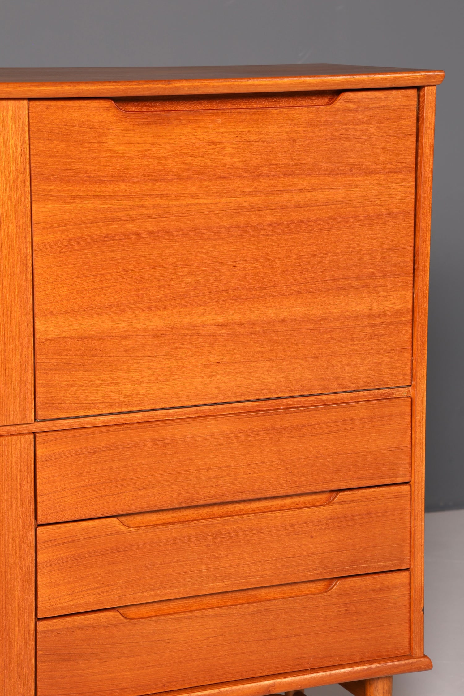 G046 Finish Wunderschönes Mid Century Highboard echt Holz Schrank Büro Kommode 60er Jahre