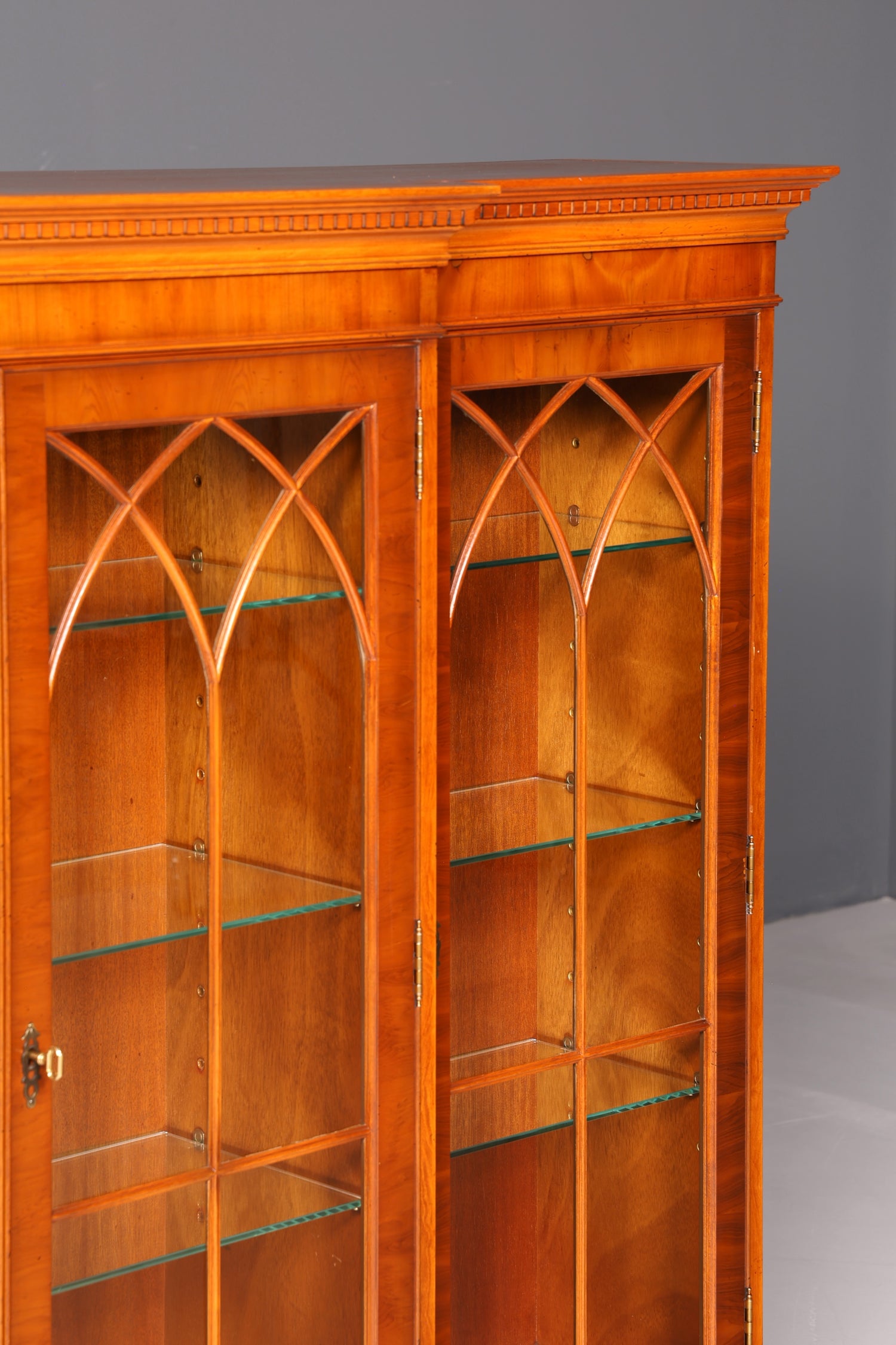 Wunderschöner Englischer Vitrinenschrank Bücherschrank Bibliothek Vitrine Glasvitrine 60er Mid Century Geschirrschrank Highboard