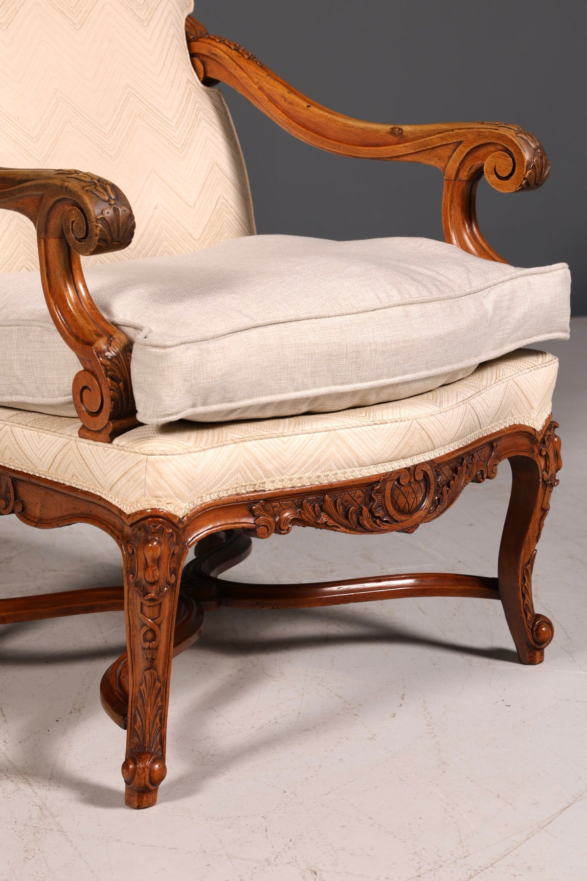 Elegant Louis Philippe Gründerzeit antique armchair with armrests and upholstery, 1 of 2