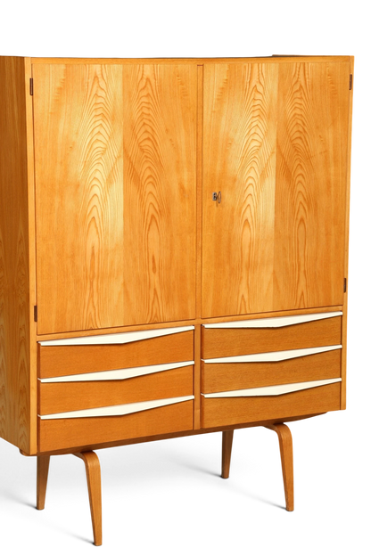 Hauptstadt Möblerei Hellerau Schrank Modell 427 aus Eschenholz im Mid-Century-Design mit Schubladen und Türen