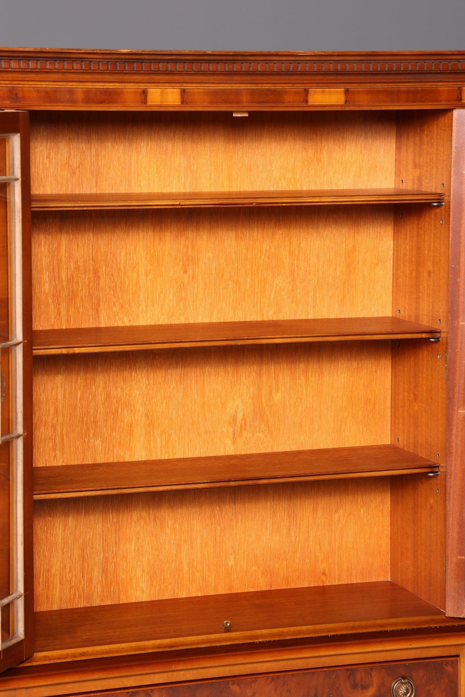 Wunderschöne Englische Vitrine Bücherschrank Buffet Englisch Glasvitrine Bibliothek Vitrinenschrank