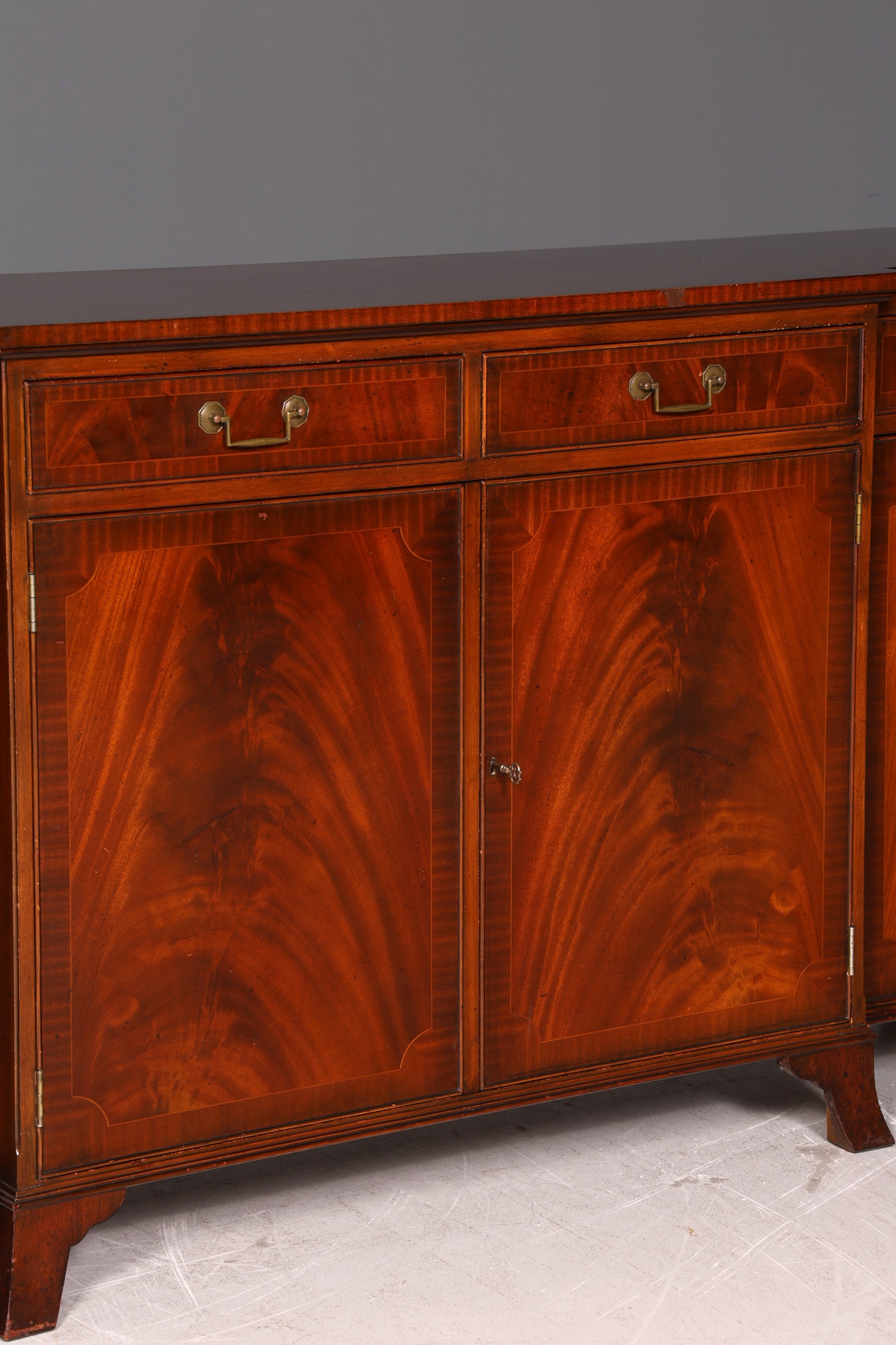 Wunderschönes Englisches Sideboard Mahagoni Schrank Antik Stil 60er Buffetschrank Kommode Anrichte Vintage