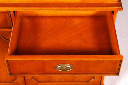 Wunderschöne Original Heldense Vitrine Englische Eibe Bücherschrank Antik Stil Glasvitrine