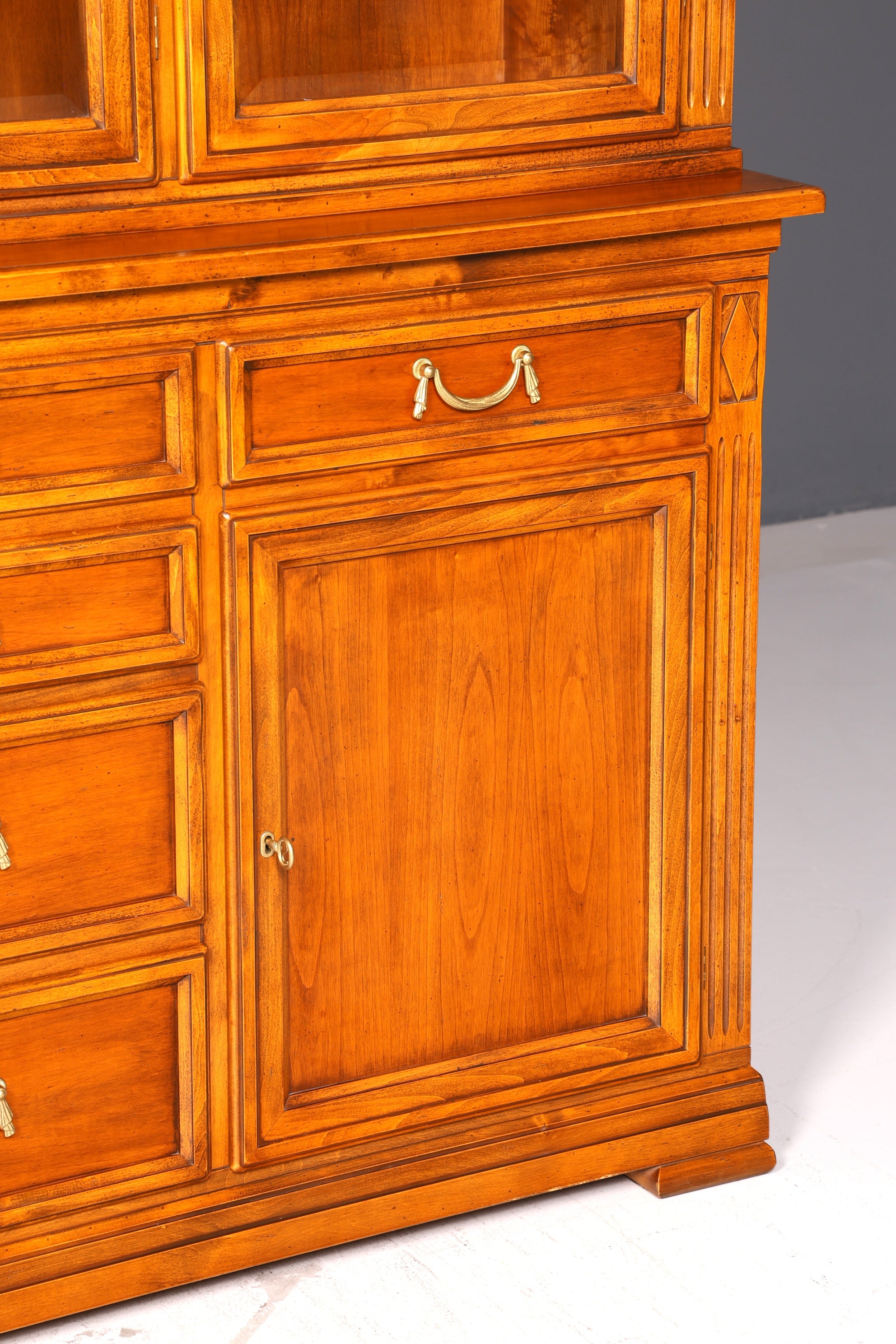 Wunderschöne Original Selva Vitrine Villa Borghese Antik Massivholz Buffet Schrank Bibliothek Glasvitrine Made in Italy