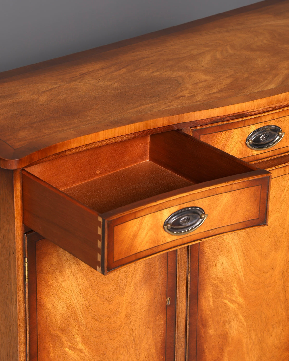 Beautiful Bevan Funnell English sideboard, Reprodux buffet cabinet, chest of drawers, credenza