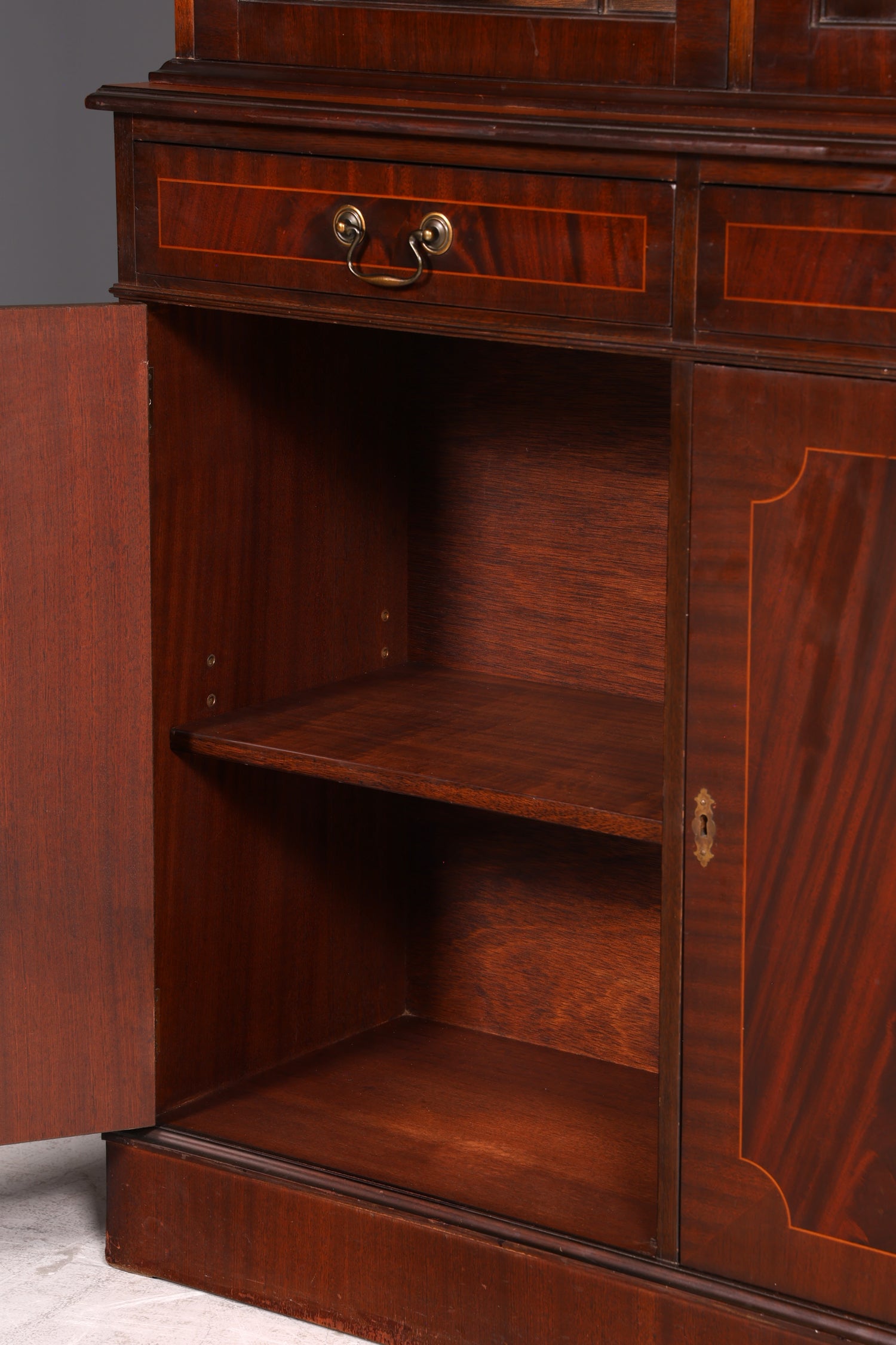 Wunderschöne Englische Vitrine Mahagoni Bibliothek Bücherschrank Buffet Schrank 60er Glasvitrine Vintage