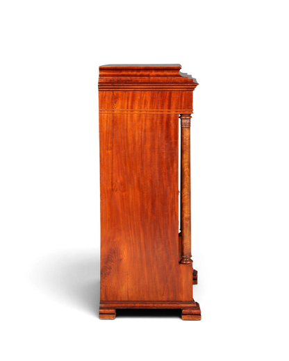 Hauptstadt Möblerei Biedermeier Sekretär aus massivem Echtholz mit warmer Maserung in Seitenansicht
