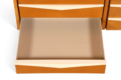 Hauptstadt Möblerei Hellerau Schrank Modell 427 mit offener Schublade aus hellem Eschenholz im Mid-Century-Design