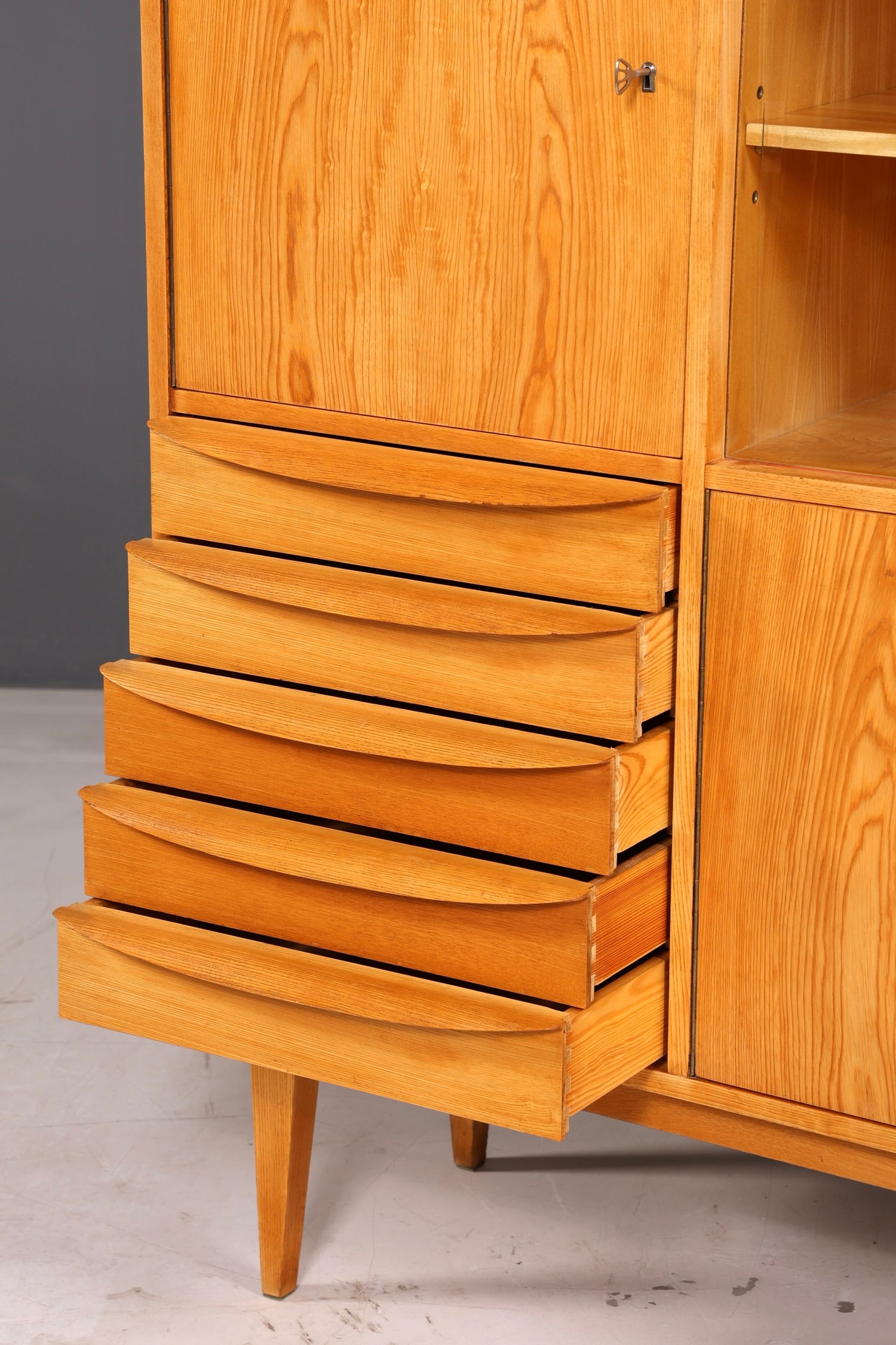 Beautiful Original Hellerau Cabinet Mid-Century Display Cabinet Franz Ehrlich 602 Sideboard Bookshelf