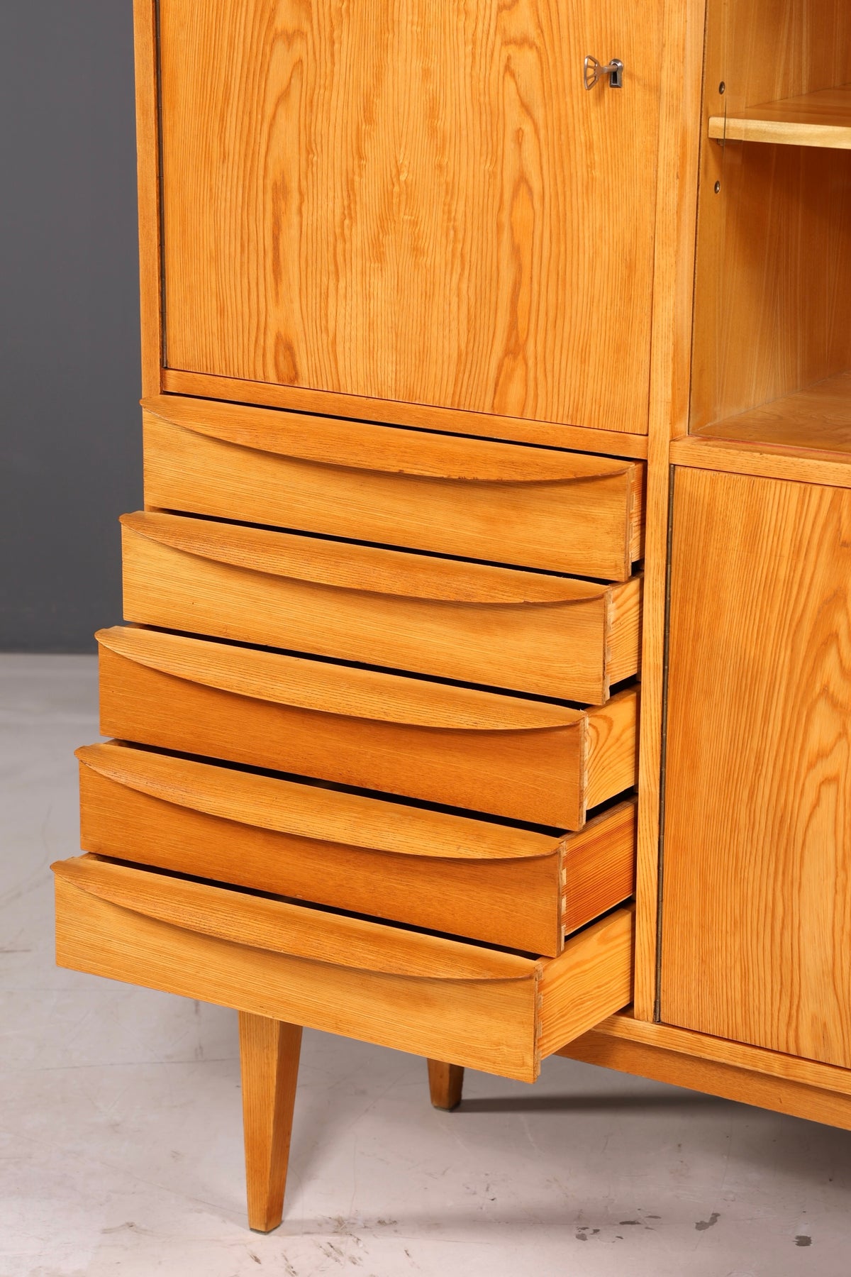 Beautiful Original Hellerau Cabinet Mid-Century Display Cabinet Franz Ehrlich 602 Sideboard Bookshelf