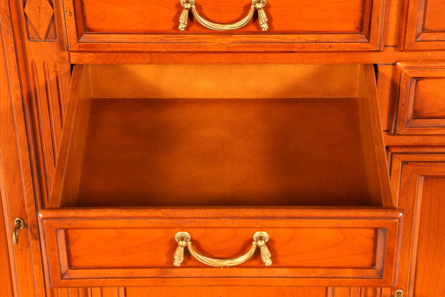 G042 Finish cm SELVA Wunderschönes Englisches Sideboard Eibe Schrank Antik Stil Buffetschrank Kommode