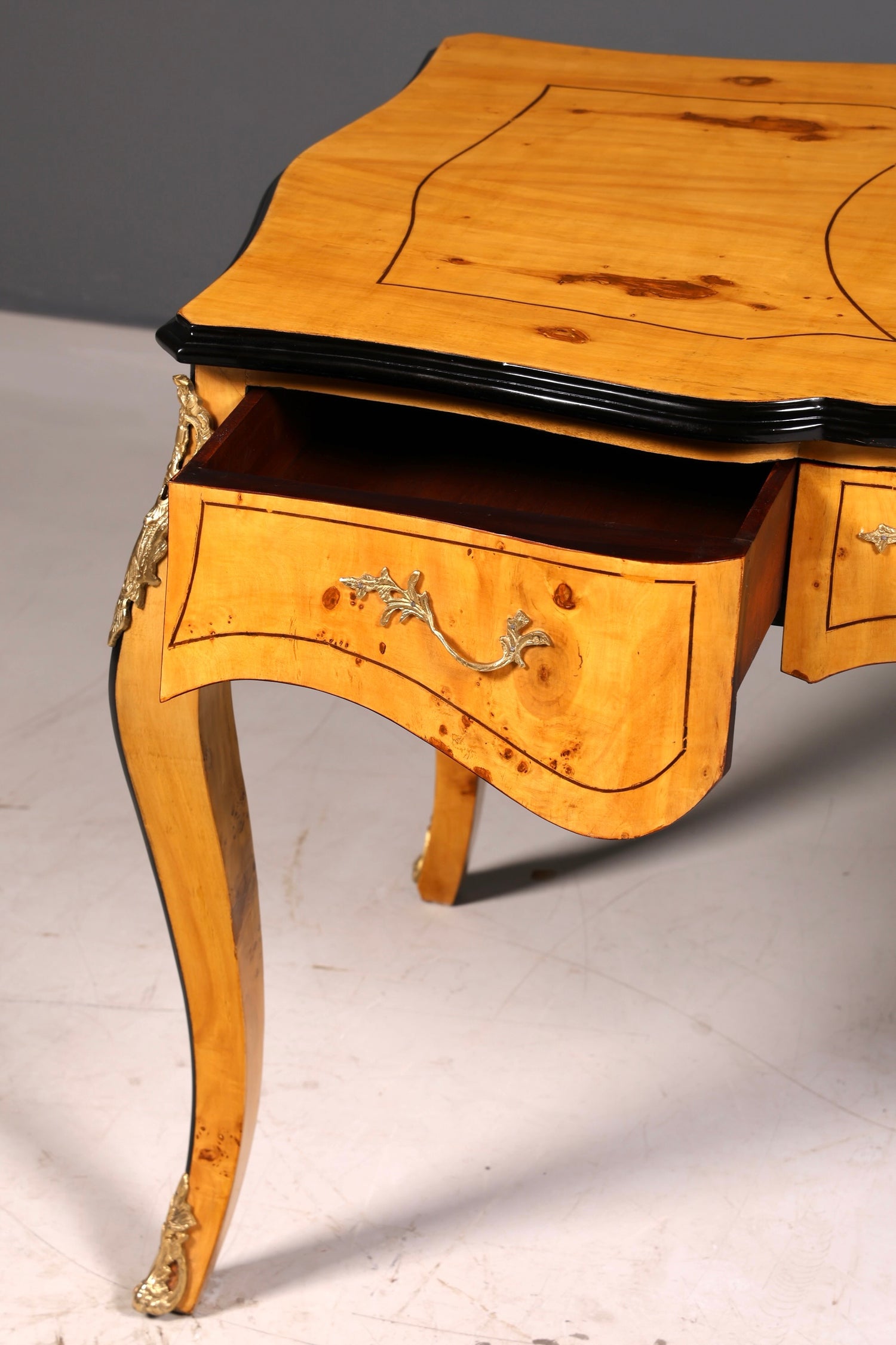 Beautiful Louis XV-style desk French office desk antique-style office table solid wood