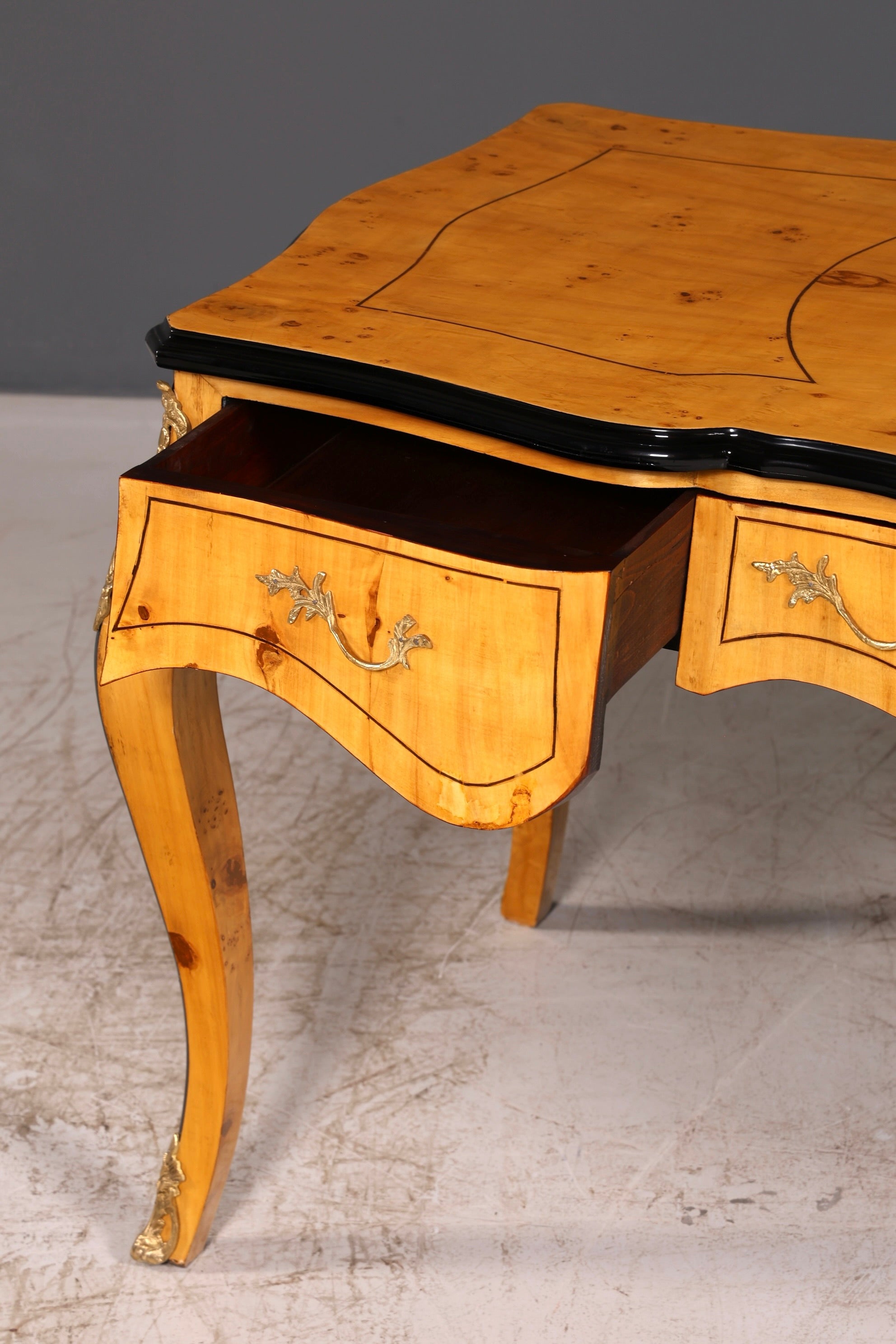 Beautiful Louis XV-style desk French office desk antique-style office table solid wood