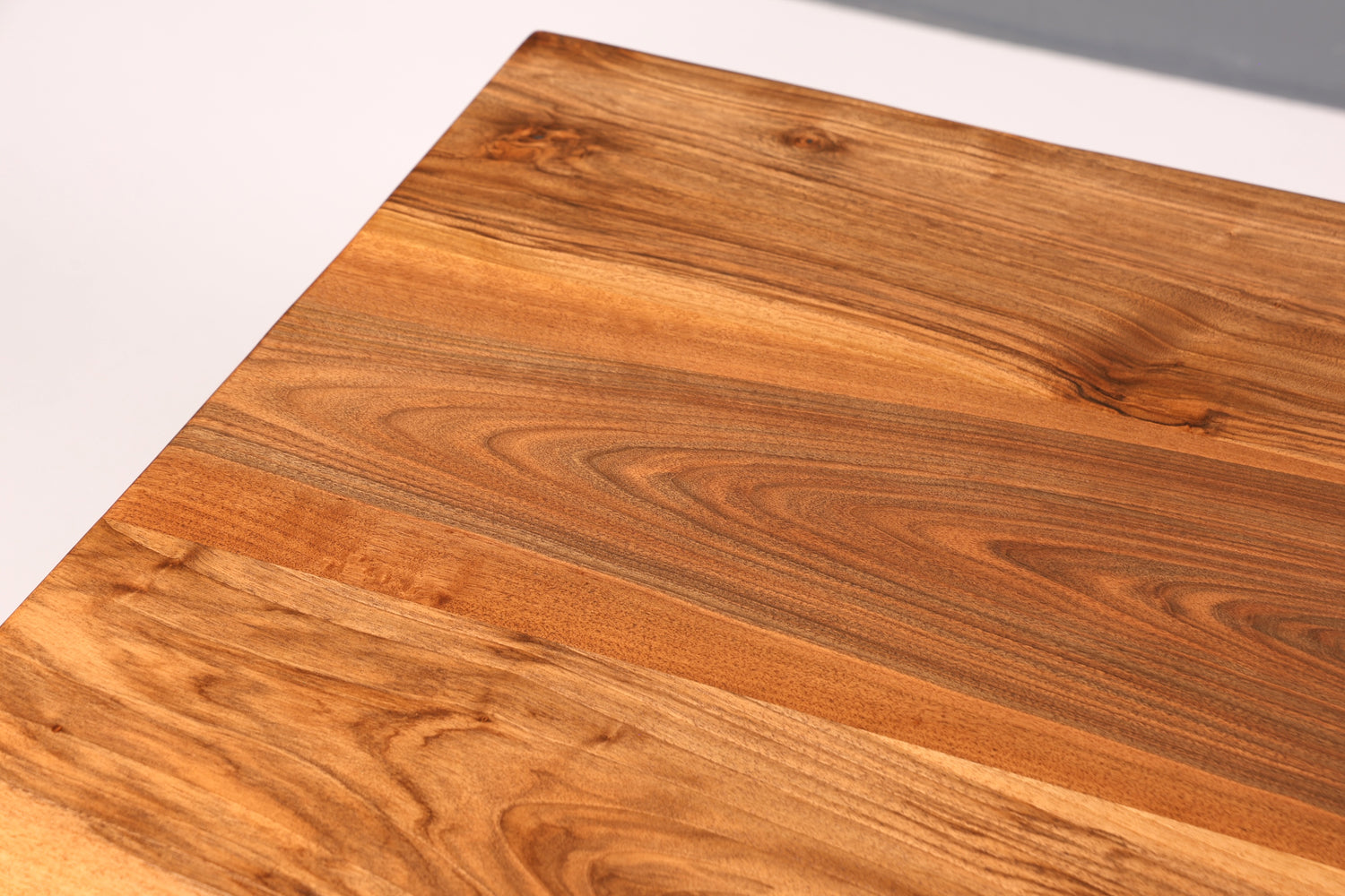 Wunderschöner Nussbaum Tisch 240cm-95cm Esszimmer Tisch Baumkanten Platte massiv Holz Küchentisch