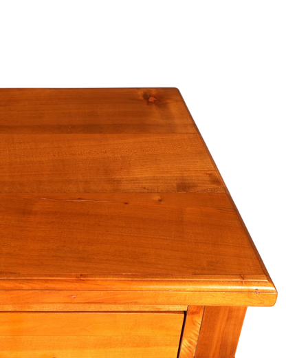 Hauptstadt Möblerei H835 Finish Oberfläche aus warmem, honigfarbenem Massivholz mit sichtbarer Maserung