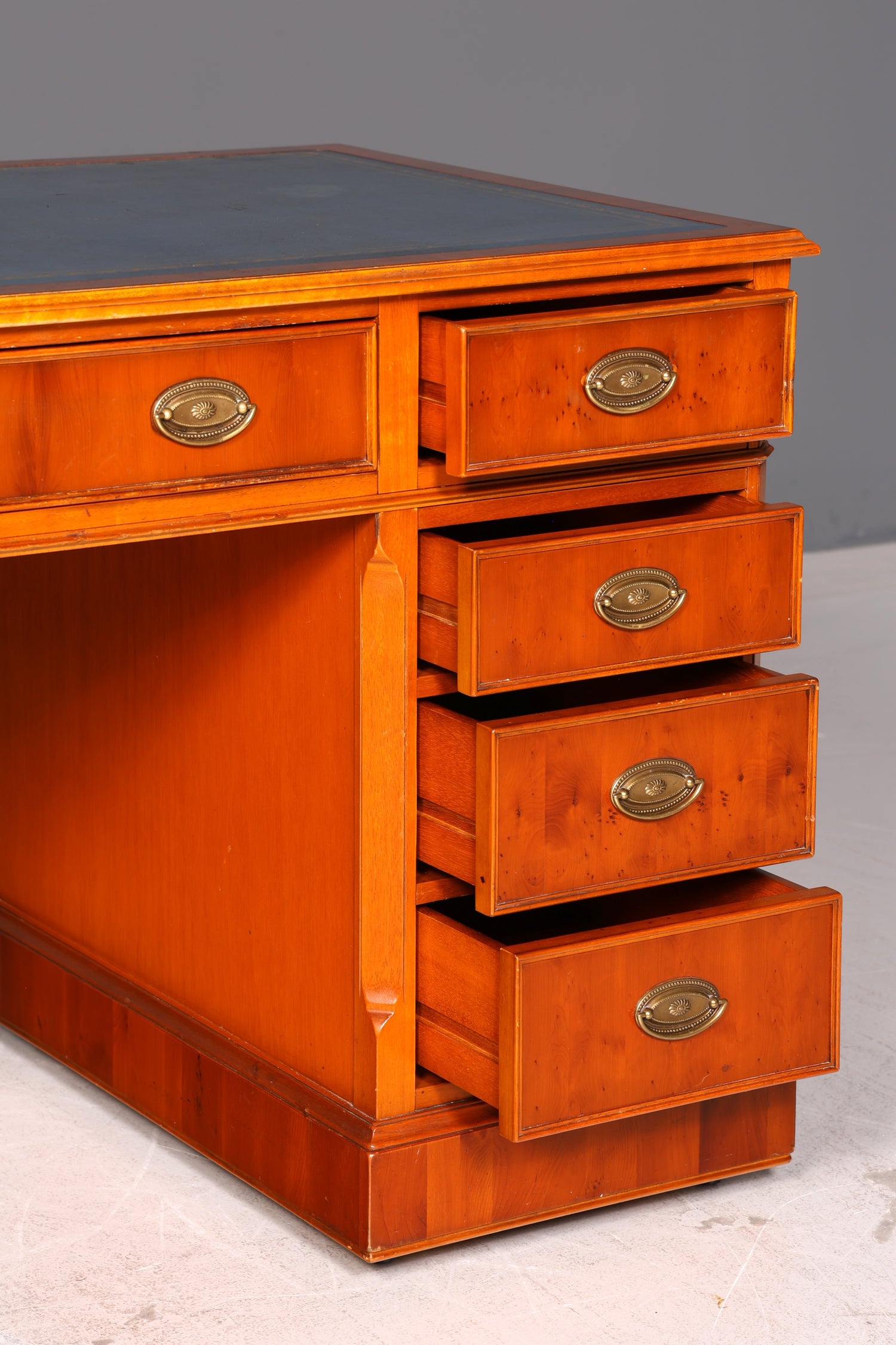 Wunderschöner Original Heldense Englischer Schreibtisch Eibe Echt Lederauflage Bürotisch Office Desk