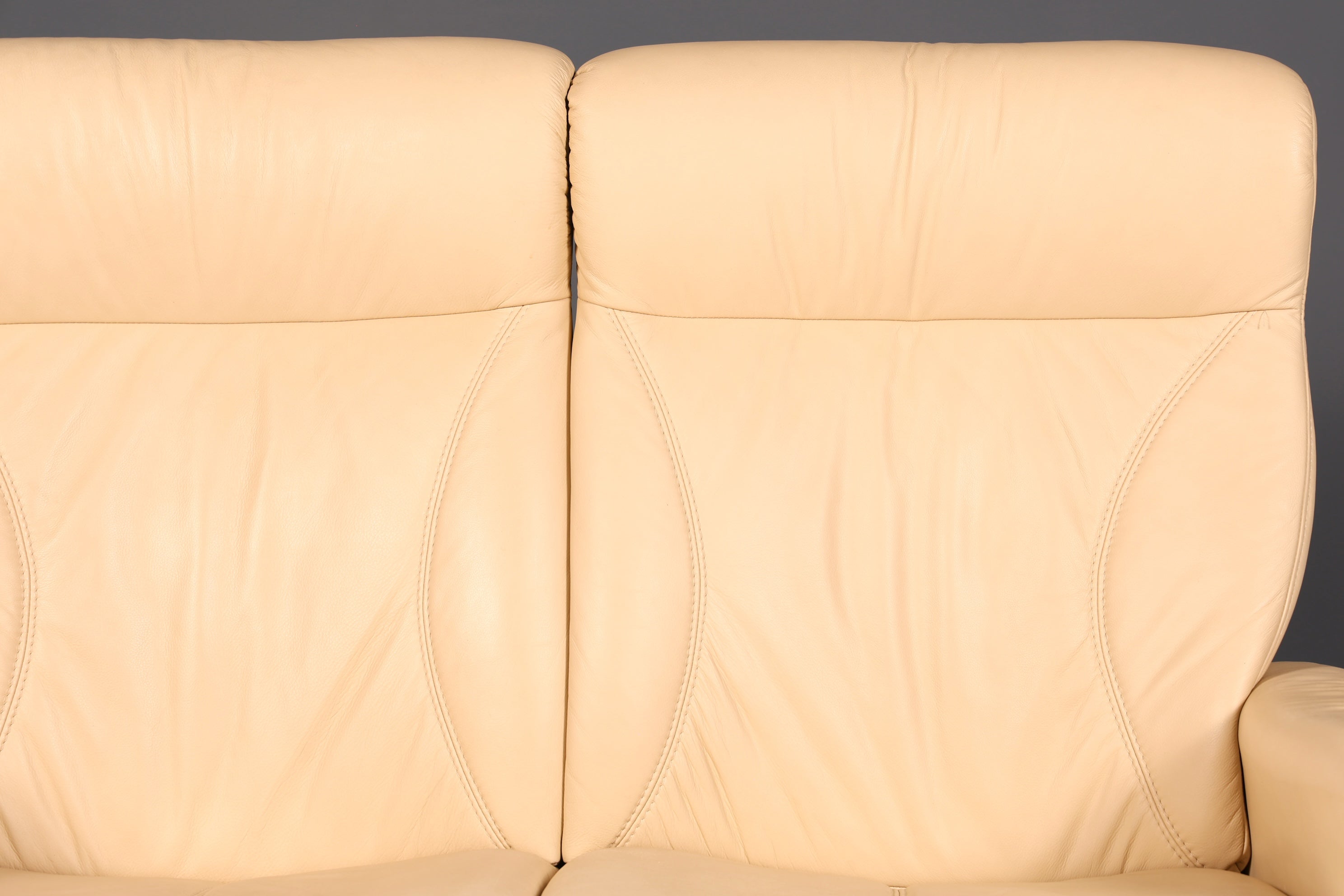 Edles Himolla Cumuly 2-Sitzer Ledersofa mit Hocker Echtleder Creme Relaxsofa Couch Sofa Vintage