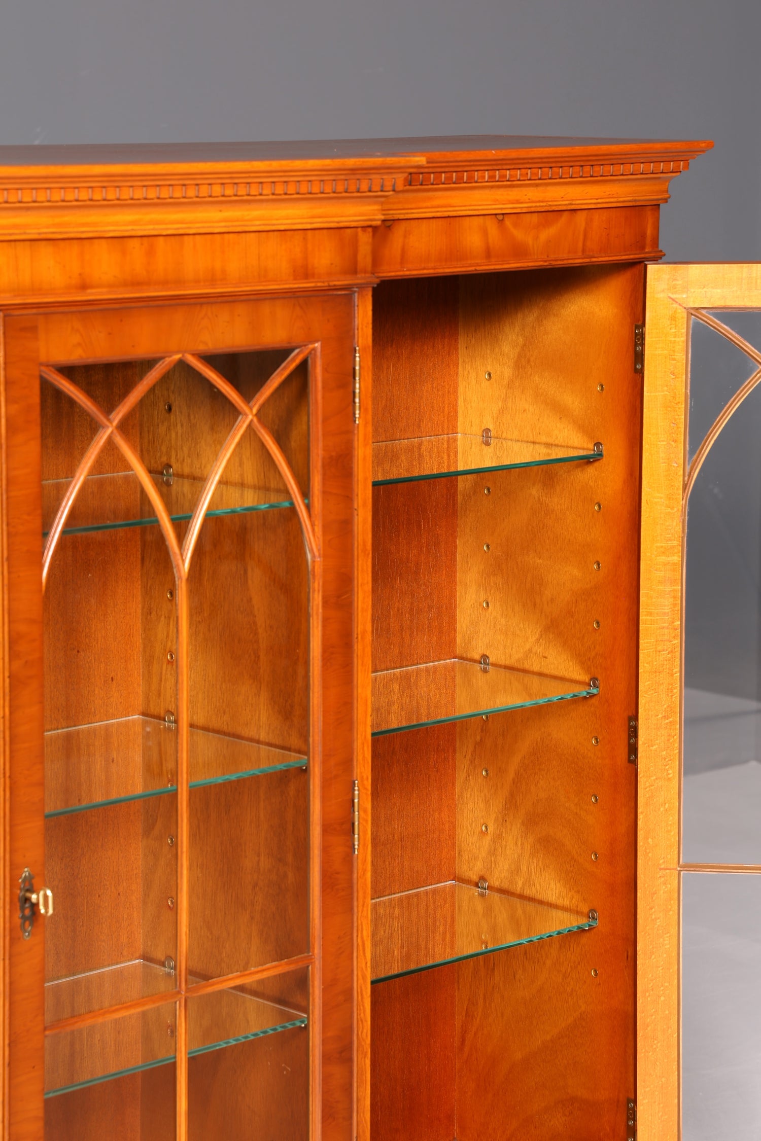 Wunderschöner Englischer Vitrinenschrank Bücherschrank Bibliothek Vitrine Glasvitrine 60er Mid Century Geschirrschrank Highboard