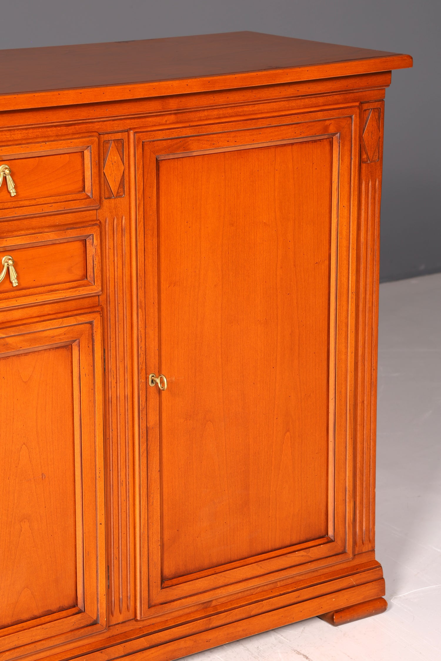 G042 Finish cm SELVA Wunderschönes Englisches Sideboard Eibe Schrank Antik Stil Buffetschrank Kommode