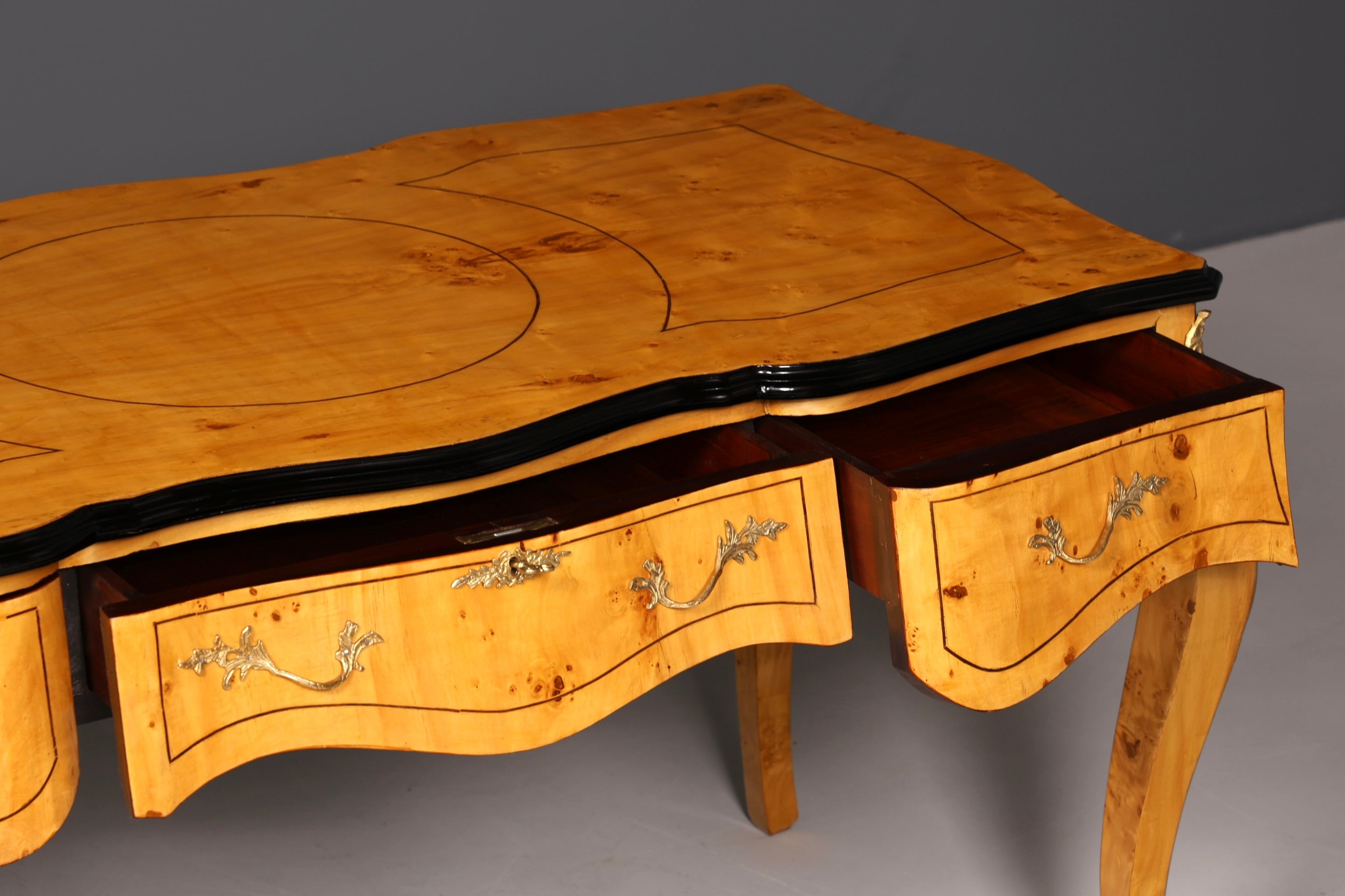 Beautiful Louis XV-style desk French office desk antique-style office table solid wood