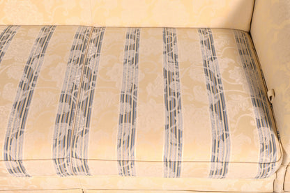 Wunderschönes Landhaus Sofa mit Hocker Englischer Stil Creme 2-Sitzer Couch Stoff Polstersofa Landhausstil Zweisitzer