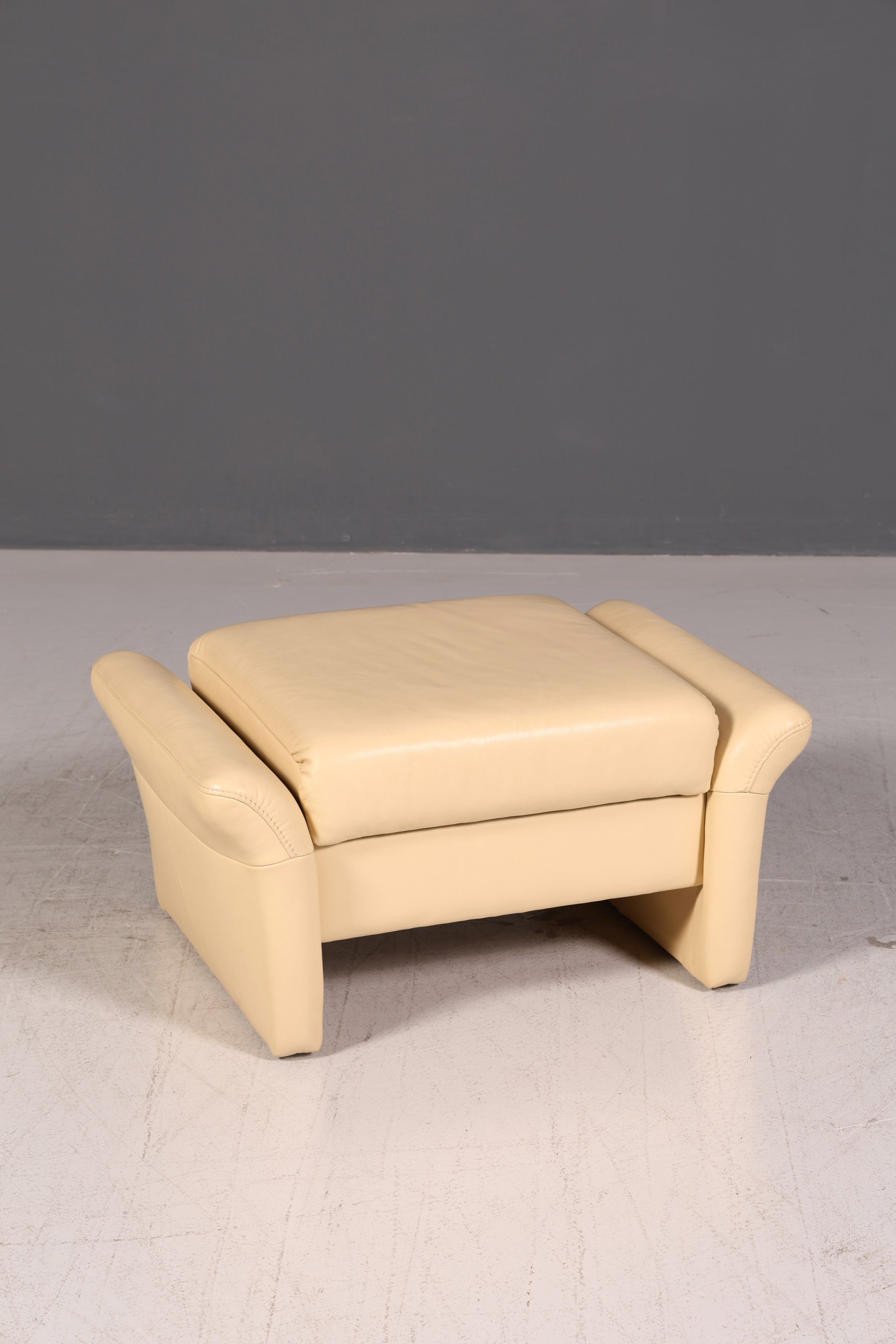Edles Himolla Cumuly 2-Sitzer Ledersofa mit Hocker Echtleder Creme Relaxsofa Couch Sofa Vintage