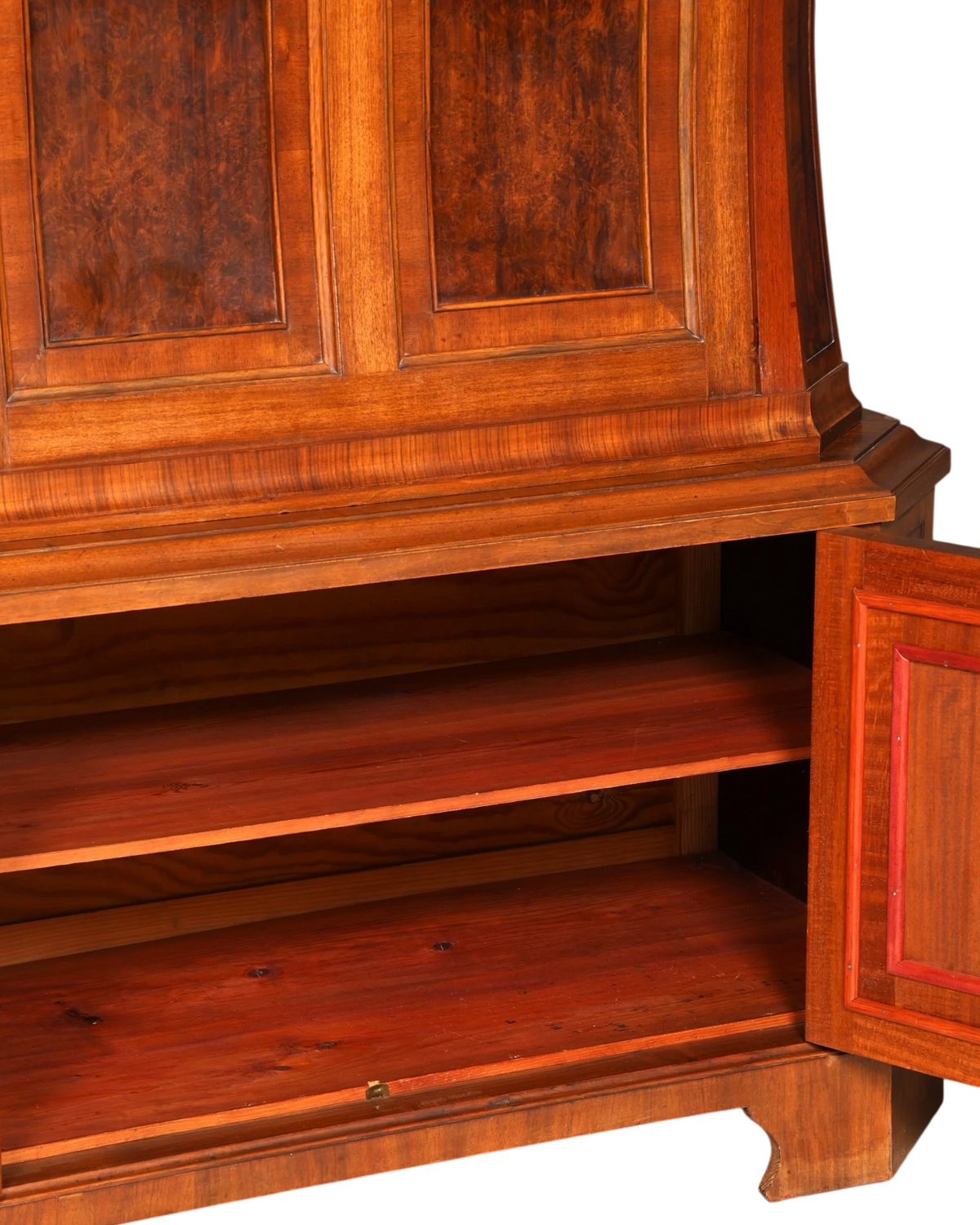 Hauptstadt Möblerei antiker Jugendstil Sekretär aus Nussbaum mit offenem Unterschrank und detaillierter Holzmaserung