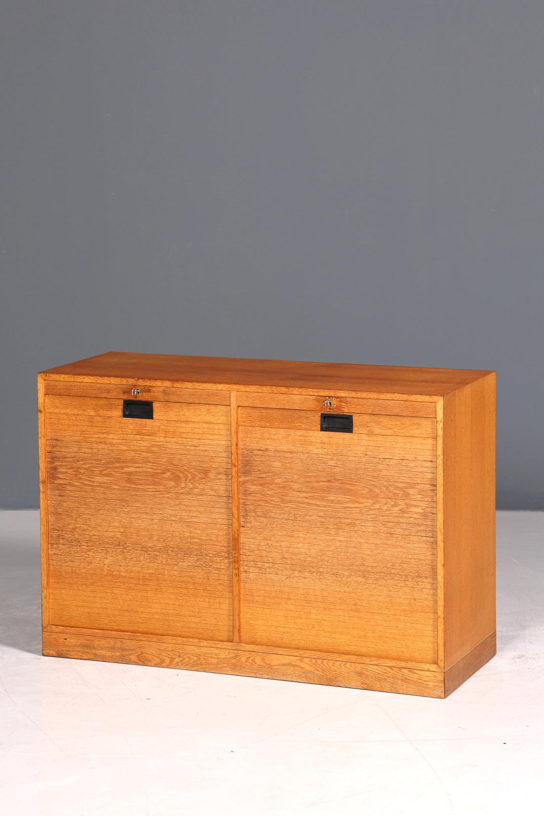 E835 Finish Schlichter Mid Century Rollladenschrank Bauhaus Apothekerschrank Art Deco Büro Aktenschrank