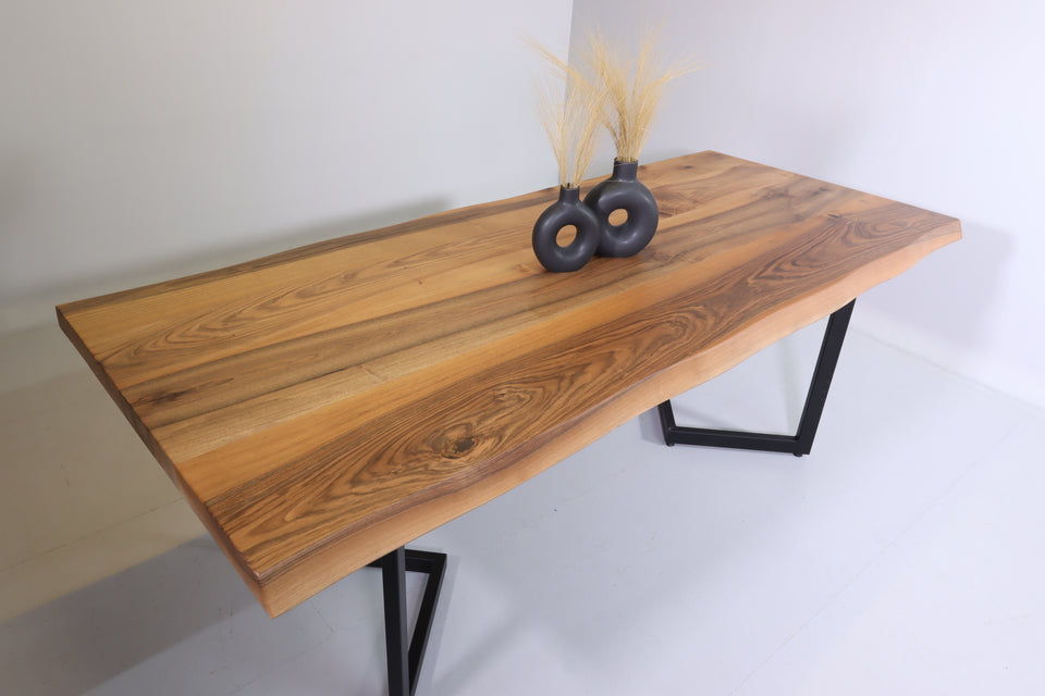 Traumhafter Nussbaum Tisch 220cm-94cm Esszimmer Tisch Baumkanten Platte